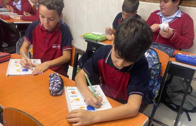 انجام فعالیت‌های کتاب Science 1