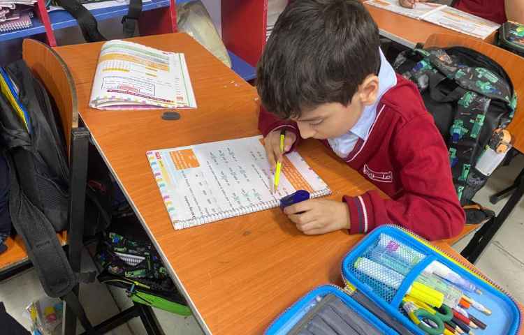 انجام فعالیت‌های کتاب Math 1