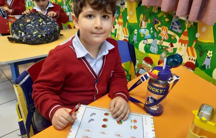 انجام فعالیت‌های کتاب Math 1