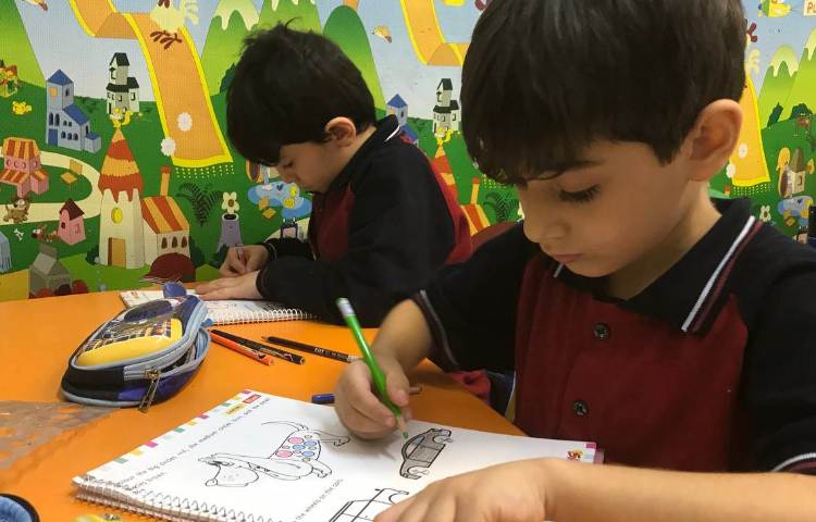 انجام فعالیت‌های کتاب Math 1