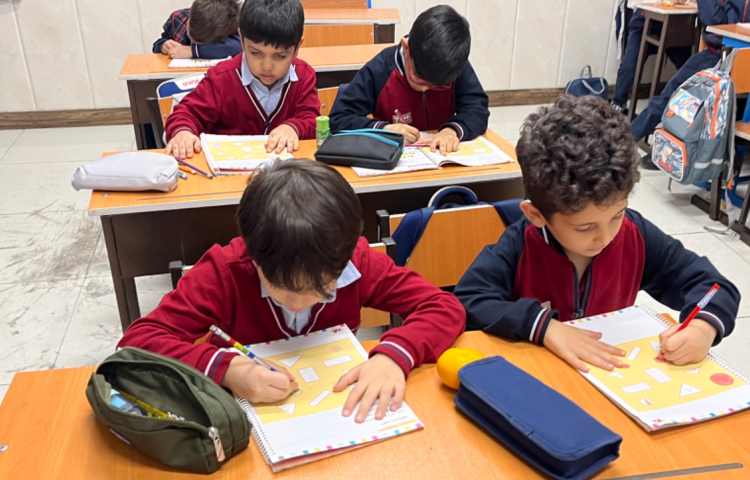 انجام فعالیت‌های کتاب Math 1