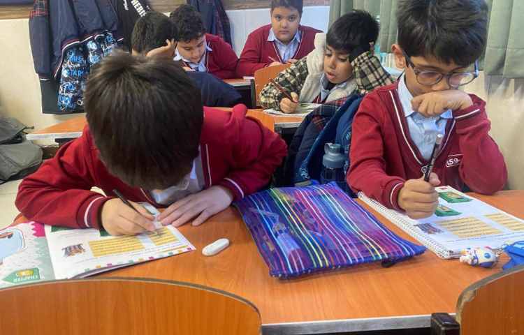 انجام فعالیت‌های کتاب Science 1