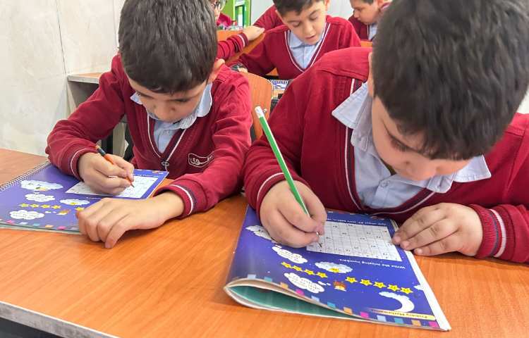 انجام فعالیت‌های کتاب Math 1