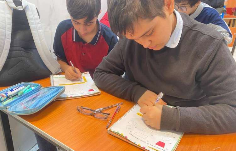 انجام فعالیت‌های کتاب Math 1
