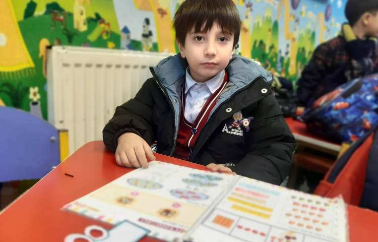 انجام فعالیت‌های کتاب Math 1