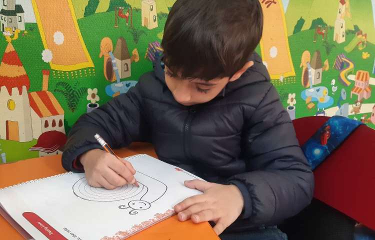 انجام فعالیت‌های کتاب Pencil Control 1