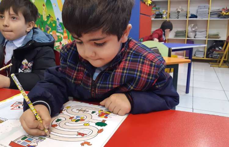 انجام فعالیت‌های کتاب Math 1