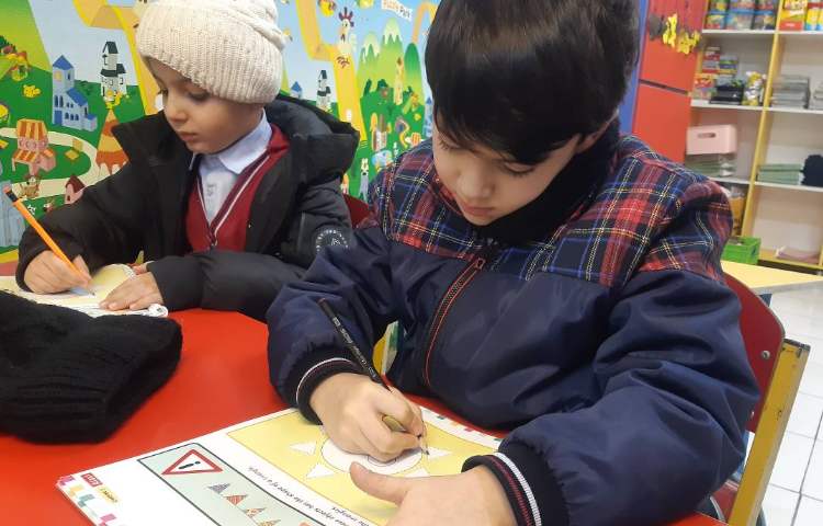 انجام فعالیت‌های کتاب Math 1