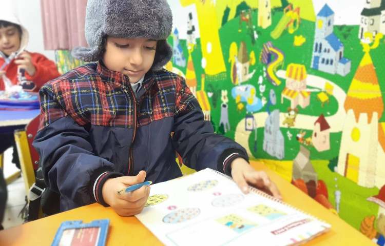 انجام فعالیت‌های کتاب Math 1