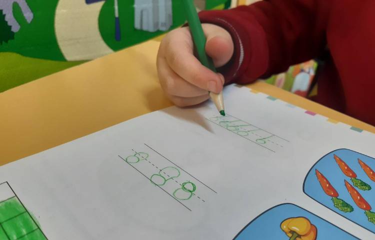 انجام فعالیت‌های کتاب Math 1