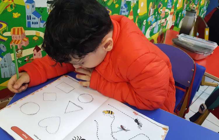 انجام فعالیت‌های کتاب Pencil Control 1