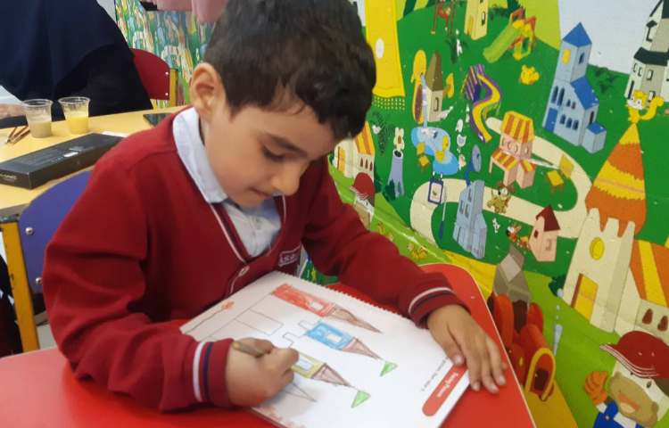 انجام فعالیت‌های کتاب Pencil Control 1