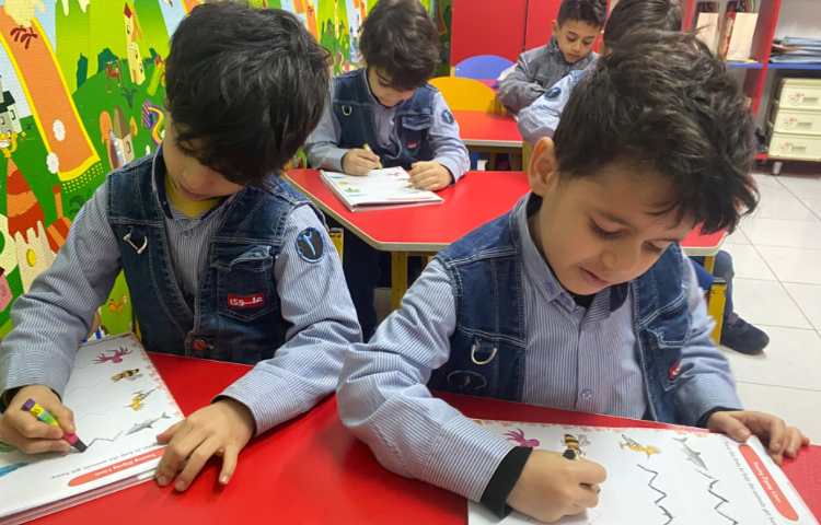 انجامِ فعالیت های کتاب Pencil Control 2