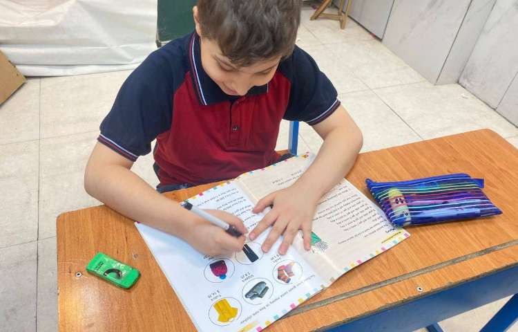 انجام فعالیت‌های کتاب Math 2