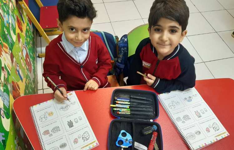 انجام فعالیت‌های کتاب Math 2