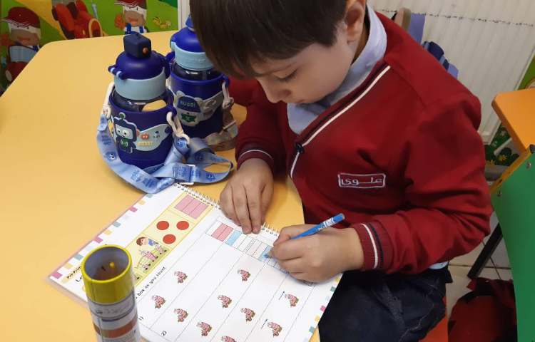 انجام فعالیت‌های کتاب Math 2