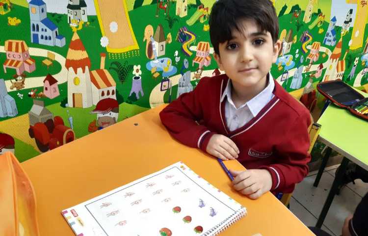 انجام فعالیت‌های کتاب Math 2