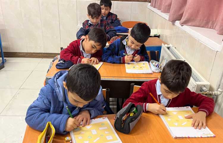 انجام فعالیت‌های کتاب Math 2