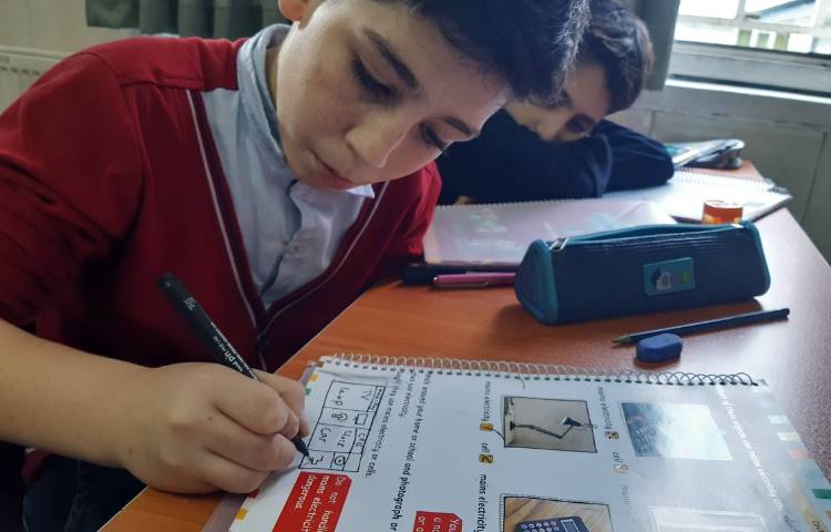 انجام فعالیت‌های کتاب Science 2