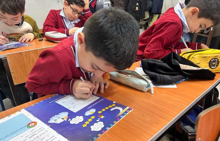 انجام فعالیت‌های کتاب Math 2