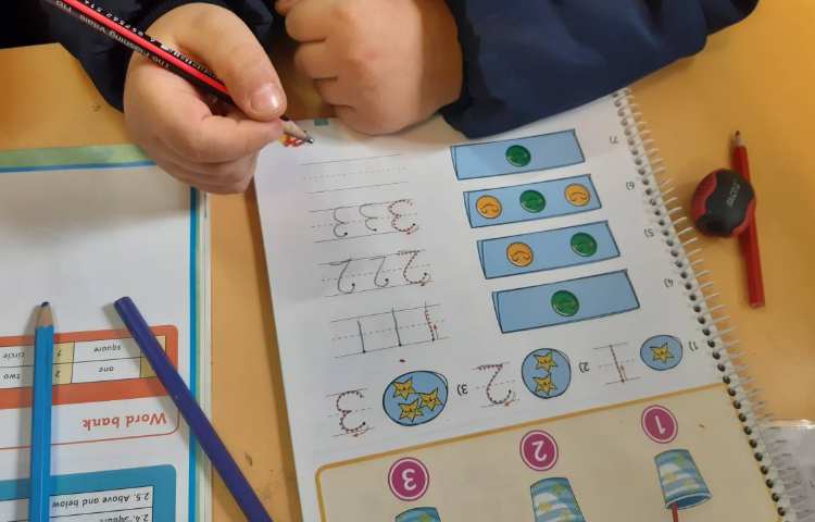 انجام فعالیت‌های کتاب Math 2