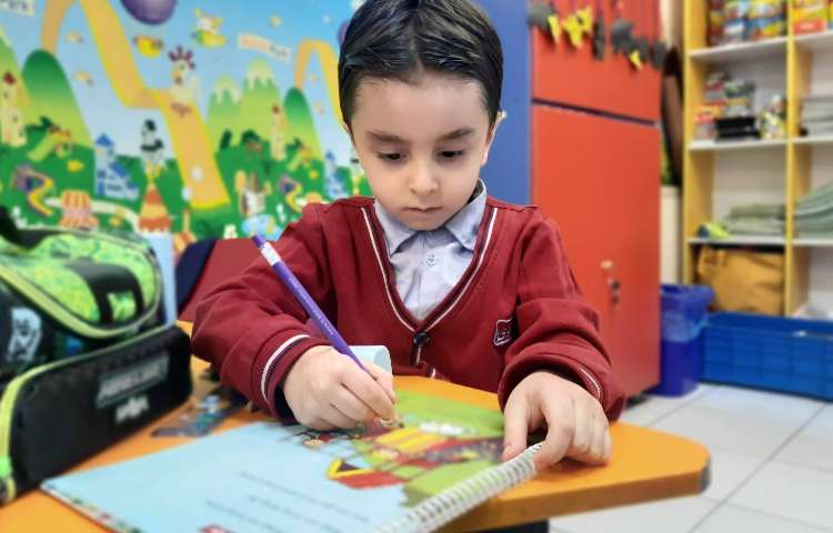 انجام فعالیت‌های کتاب Science 2