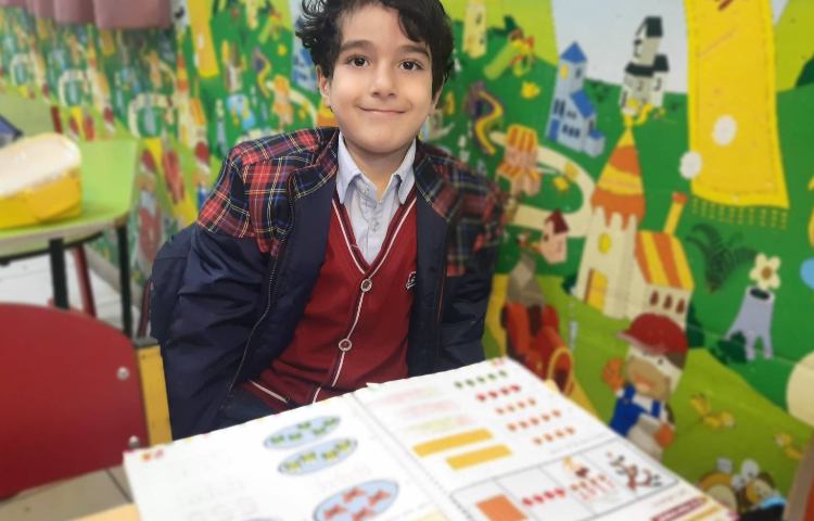 انجام فعالیت‌های کتاب Math 2