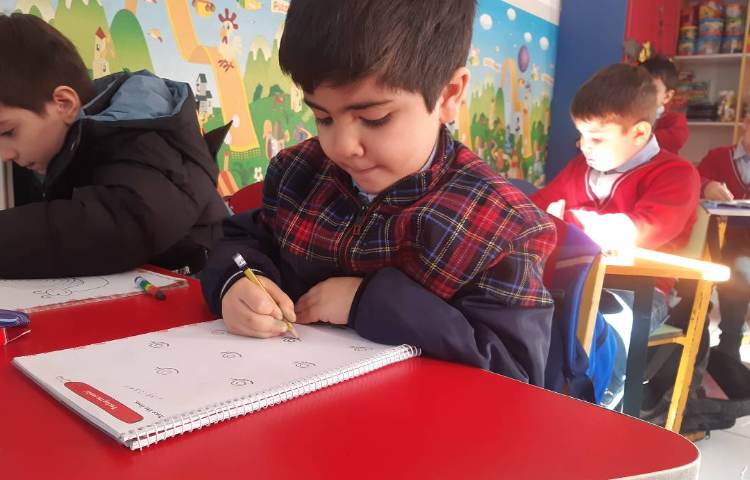 انجام فعالیت‌های کتاب Pencil Control 2