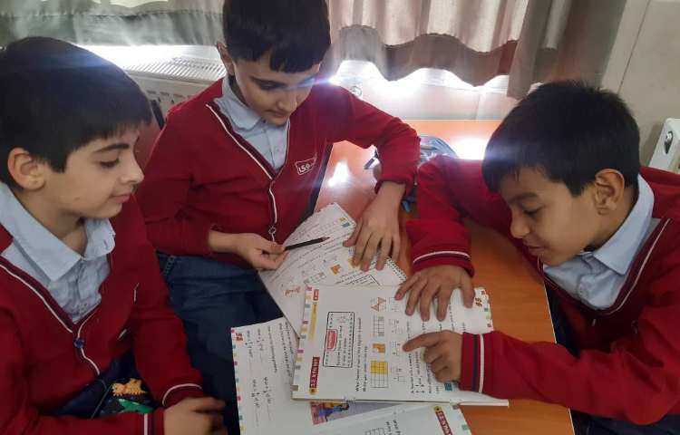 انجام فعالیت‌های کتاب Math 2