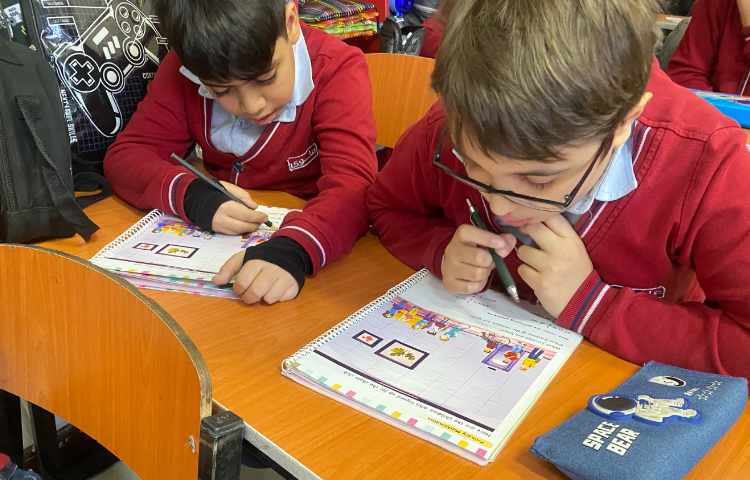 انجام فعالیت‌های کتاب Math 2