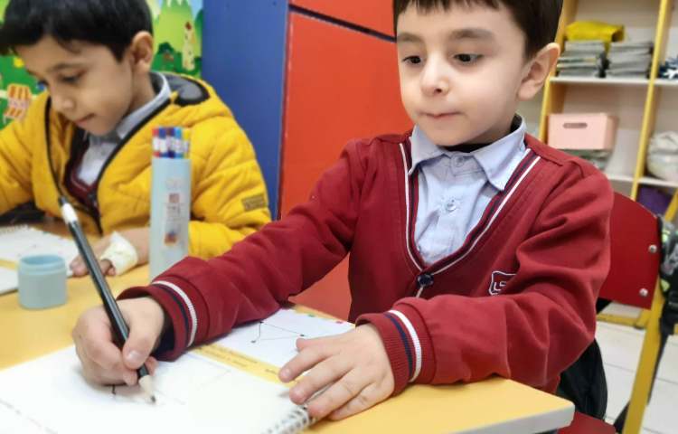 انجام فعالیت‌های کتاب Math 2