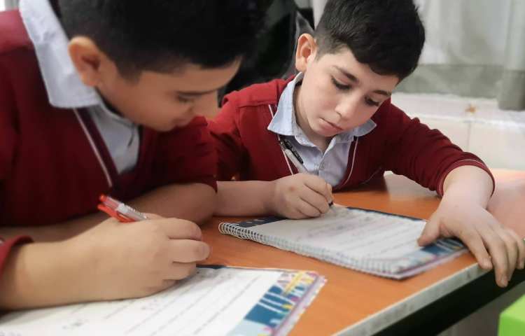انجام فعالیت‌های کتاب Math 2