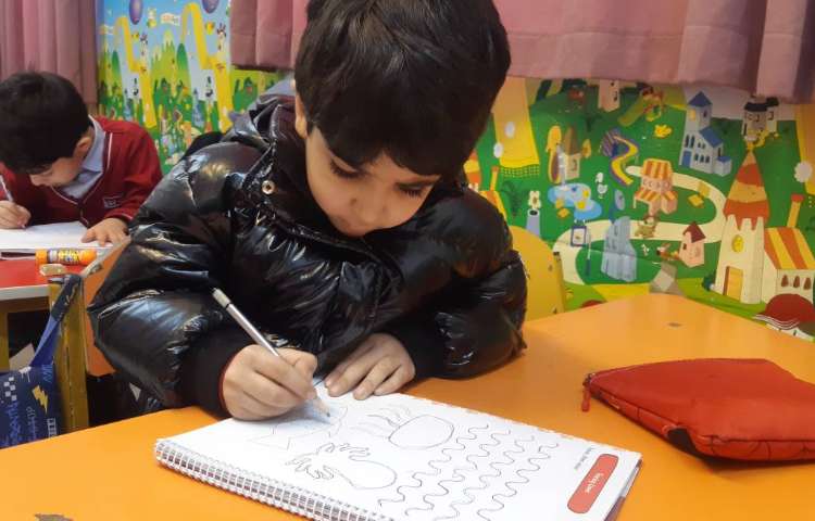 انجام فعالیت‌های کتاب Pencil Control 2