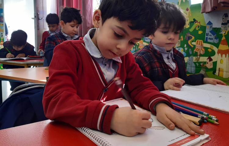 انجام فعالیت‌های کتاب Pencil Control 2