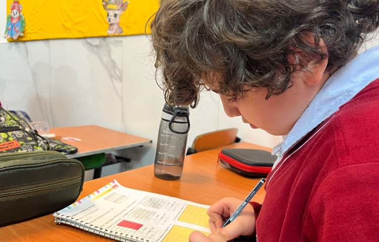 انجام فعالیت‌های کتاب Math 2