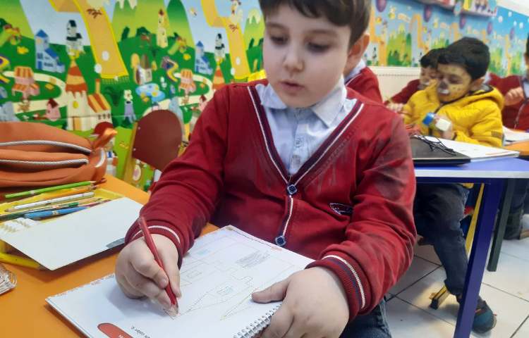 انجام فعالیت‌های کتاب Pencil Control 2