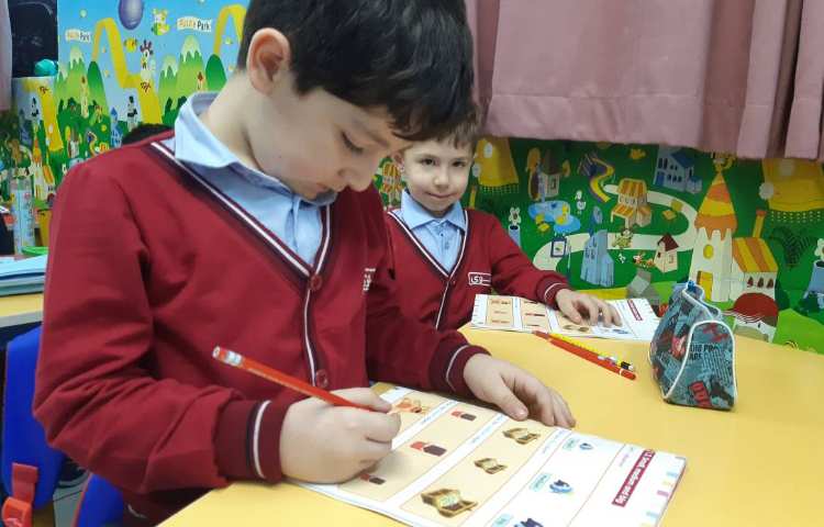 انجام فعالیت‌های کتاب Math 2