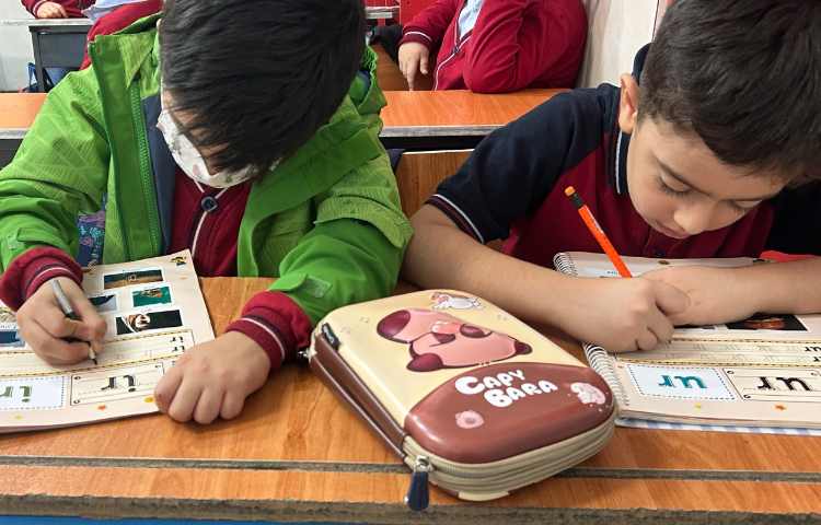 انجام فعالیت‌های کتاب ALV Phonics 3 1