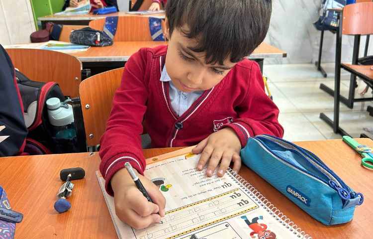 انجام فعالیت‌های کتاب ALV Phonics 3 2