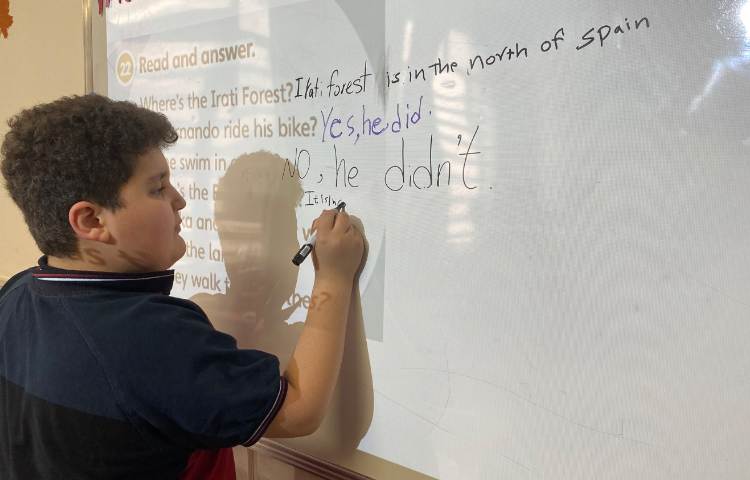 انجام فعالیت‌های کتاب Our Discovery Island 3 2