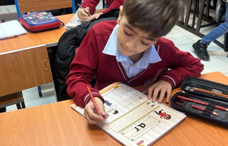 انجام فعالیت‌های کتاب ALV Phonics 3 3