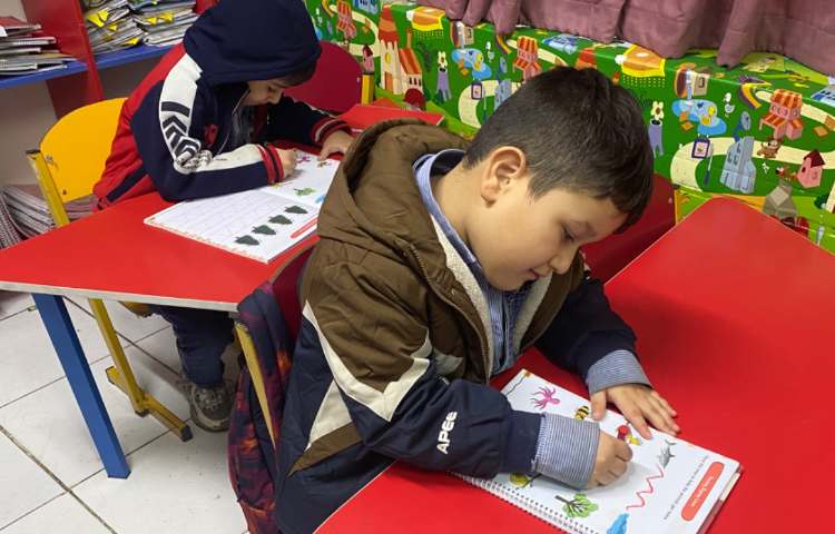 انجامِ فعالیت های کتاب Pencil Control 3