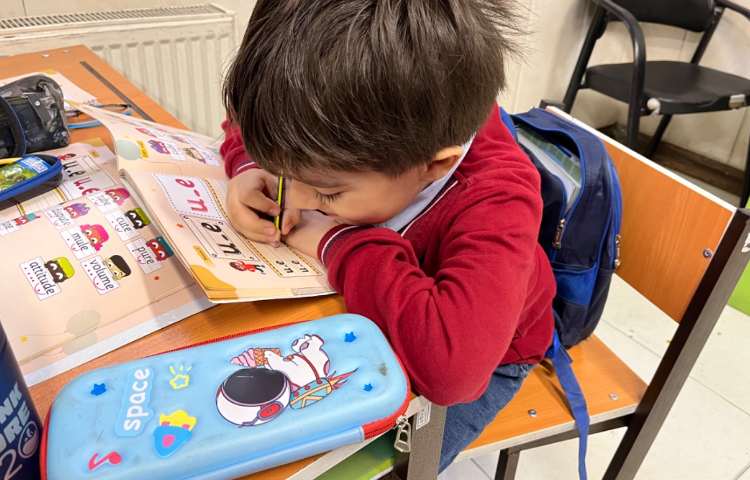 انجام فعالیت‌های کتاب ALV Phonics 3