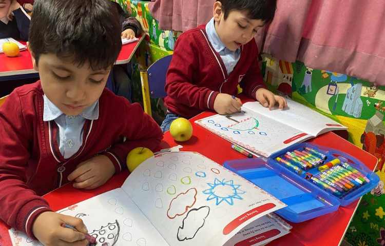 انجام فعالیت‌های کتاب Pencil Control 3