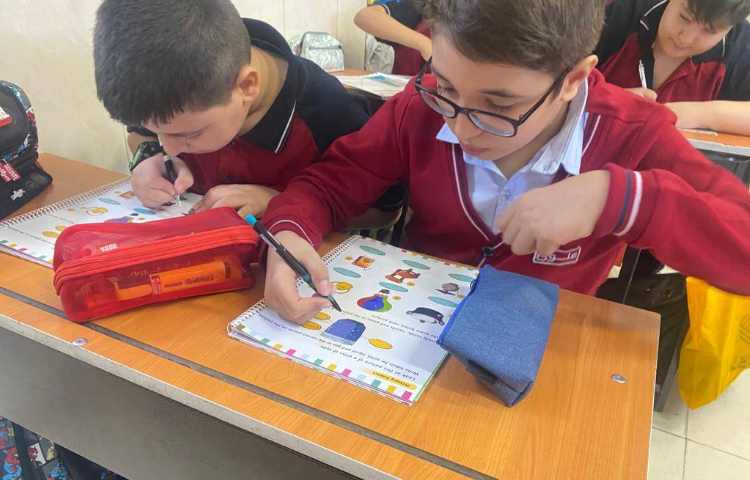 انجام فعالیت‌های کتاب Science 3