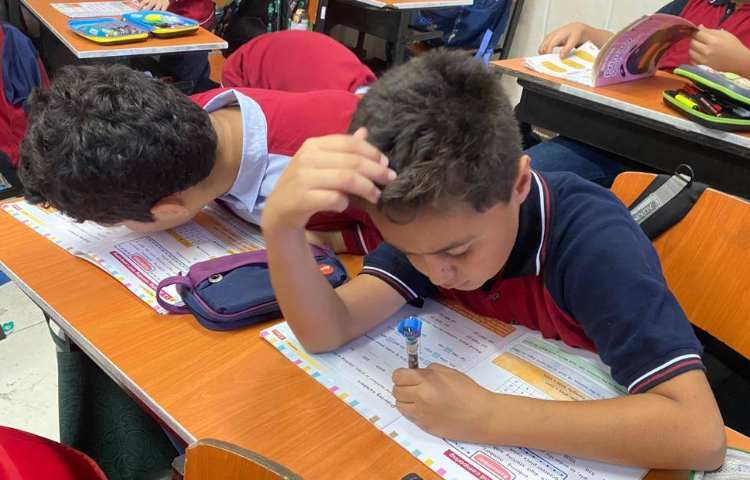 انجام فعالیت‌های کتاب Math 3