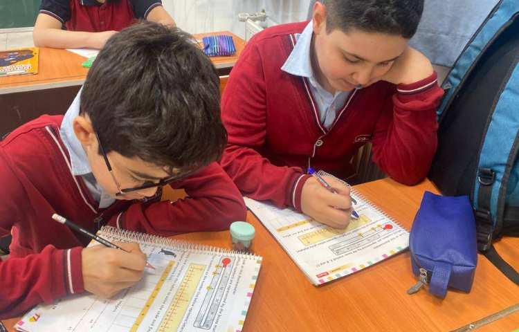 انجام فعالیت‌های کتاب Math 3