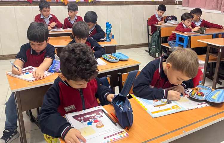 انجام فعالیت‌های کتاب Science 3