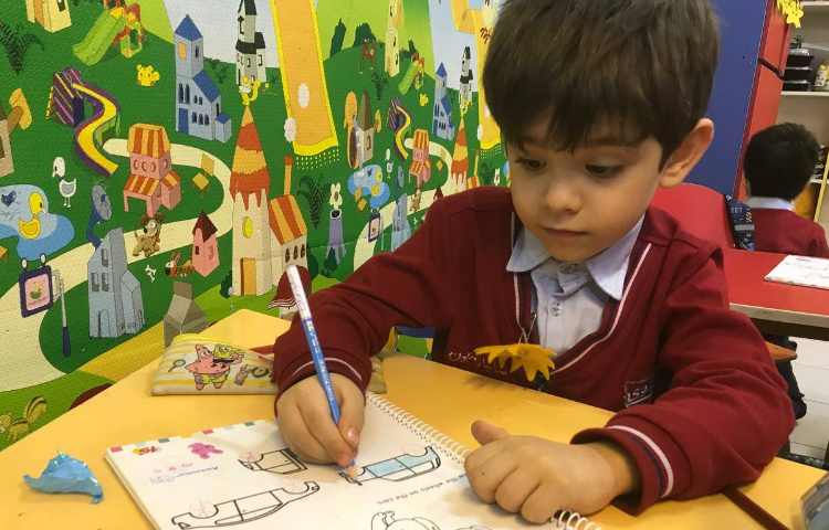 انجام فعالیت‌های کتاب Math 3