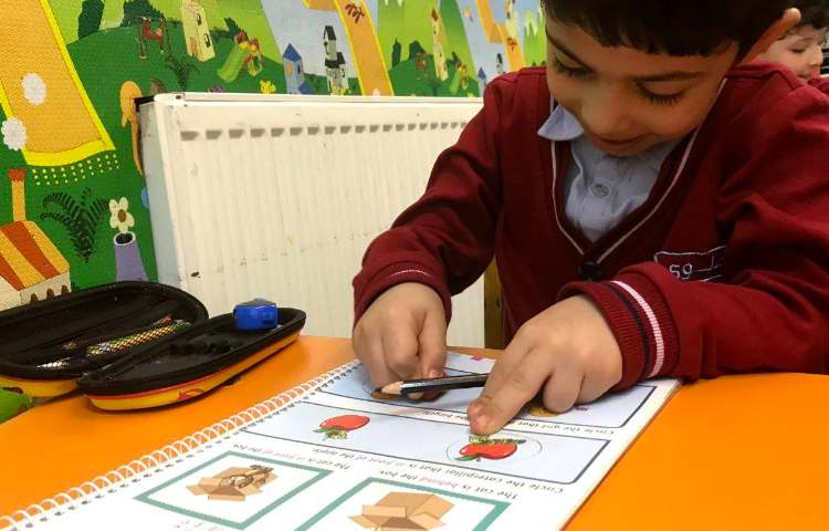 انجام فعالیت‌های کتاب Math 3